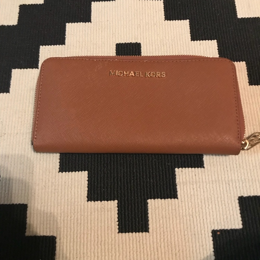 Michael Kors tan wallet